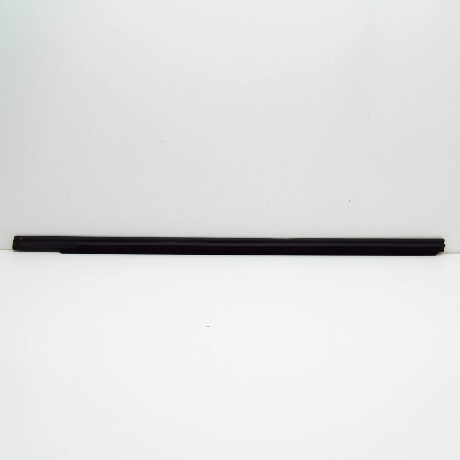 NEW MB E W212 FRONT RIGHT DOOR WINDOW OUTER SEALING RAIL A2127250465 ORIGINAL