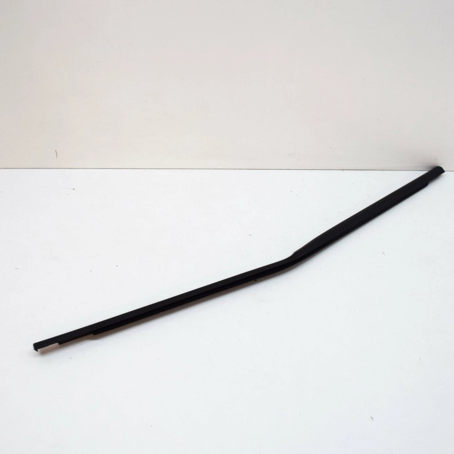 NEW VW T-CROSS C11 FRONT LEFT DOOR WINDOW OUTER STRIP 2GM837477B5AP