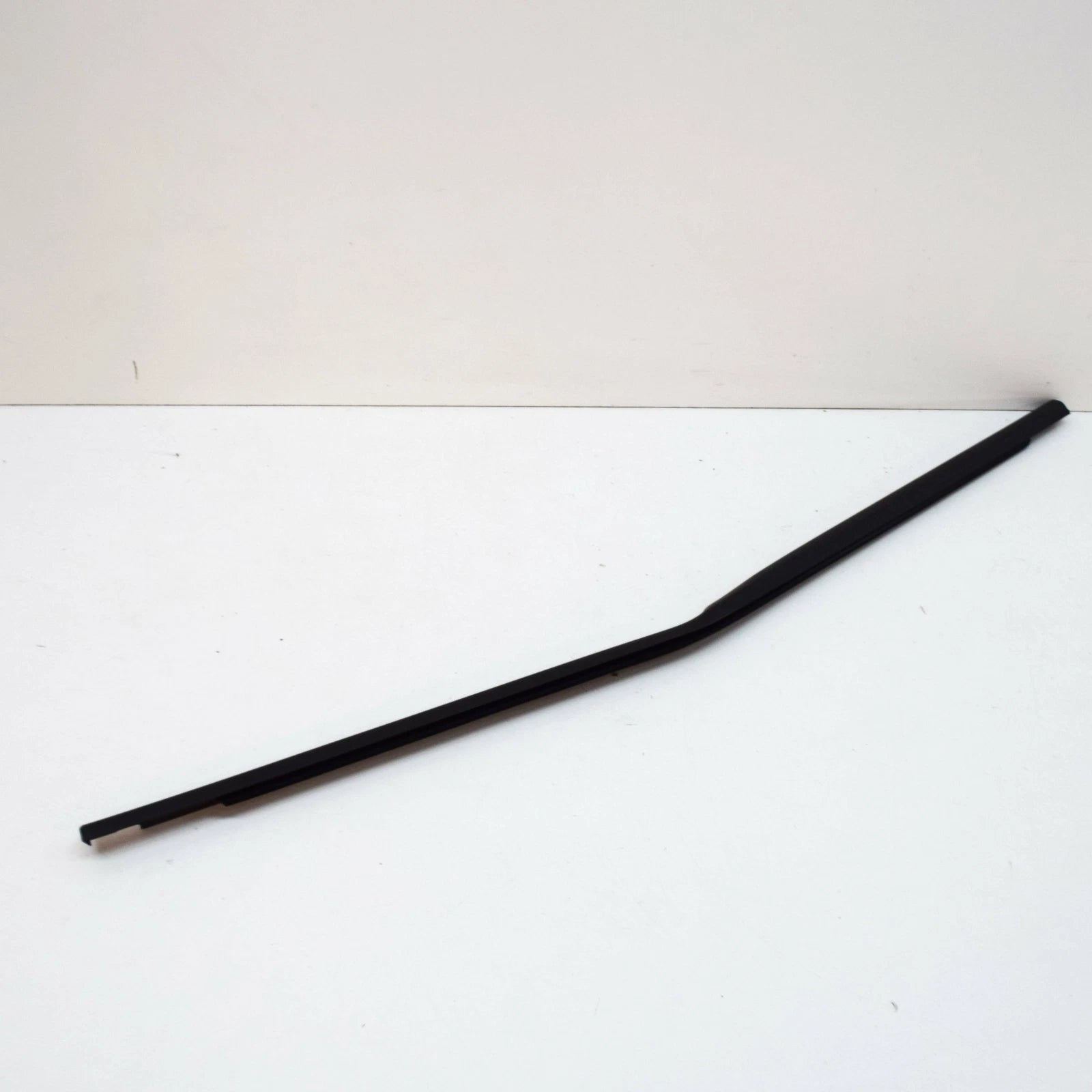 NEW VW T-CROSS C11 FRONT LEFT DOOR WINDOW OUTER STRIP 2GM837477B5AP