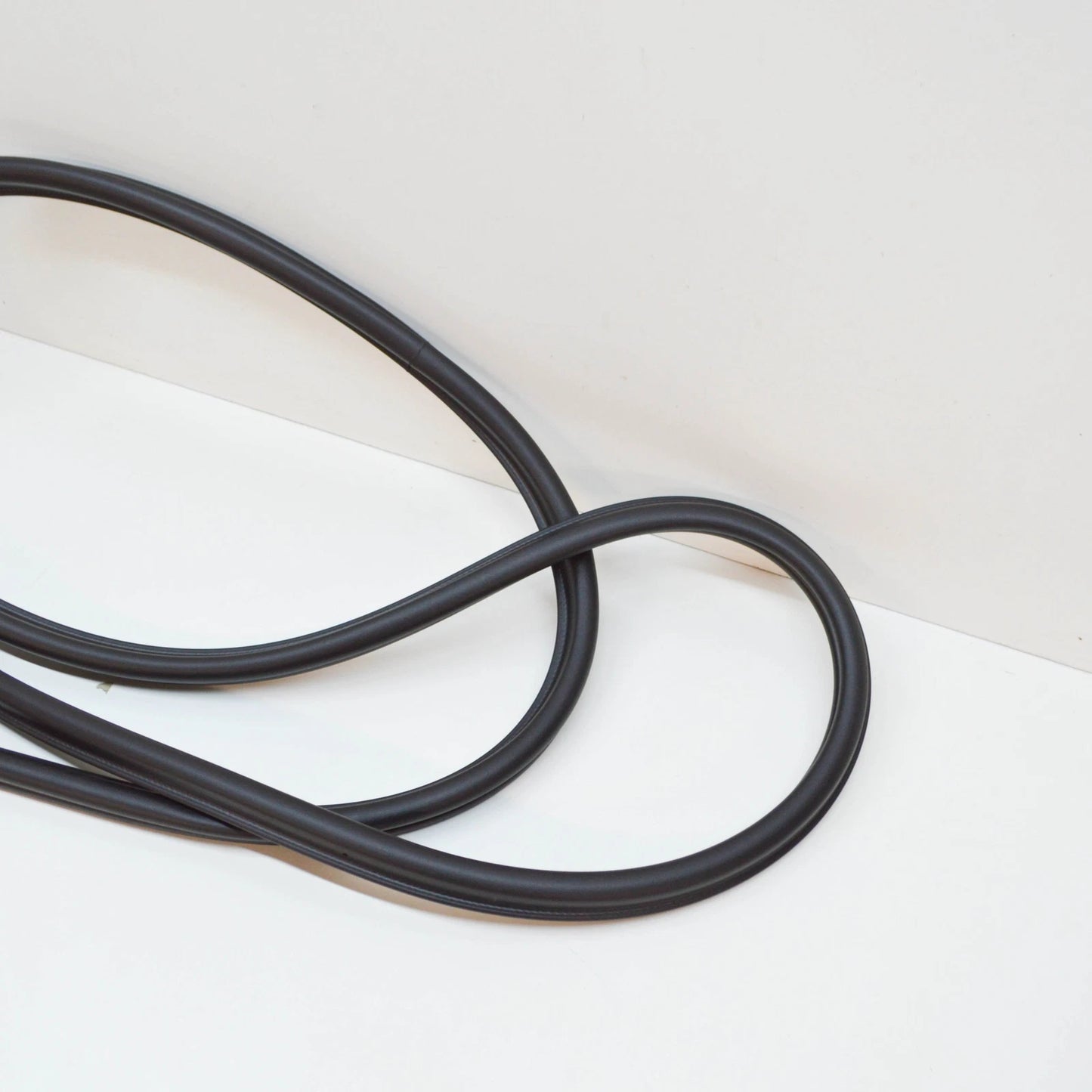 NEW AUDI TT 8J COUPE REAR LID SEAL 8J8827705A