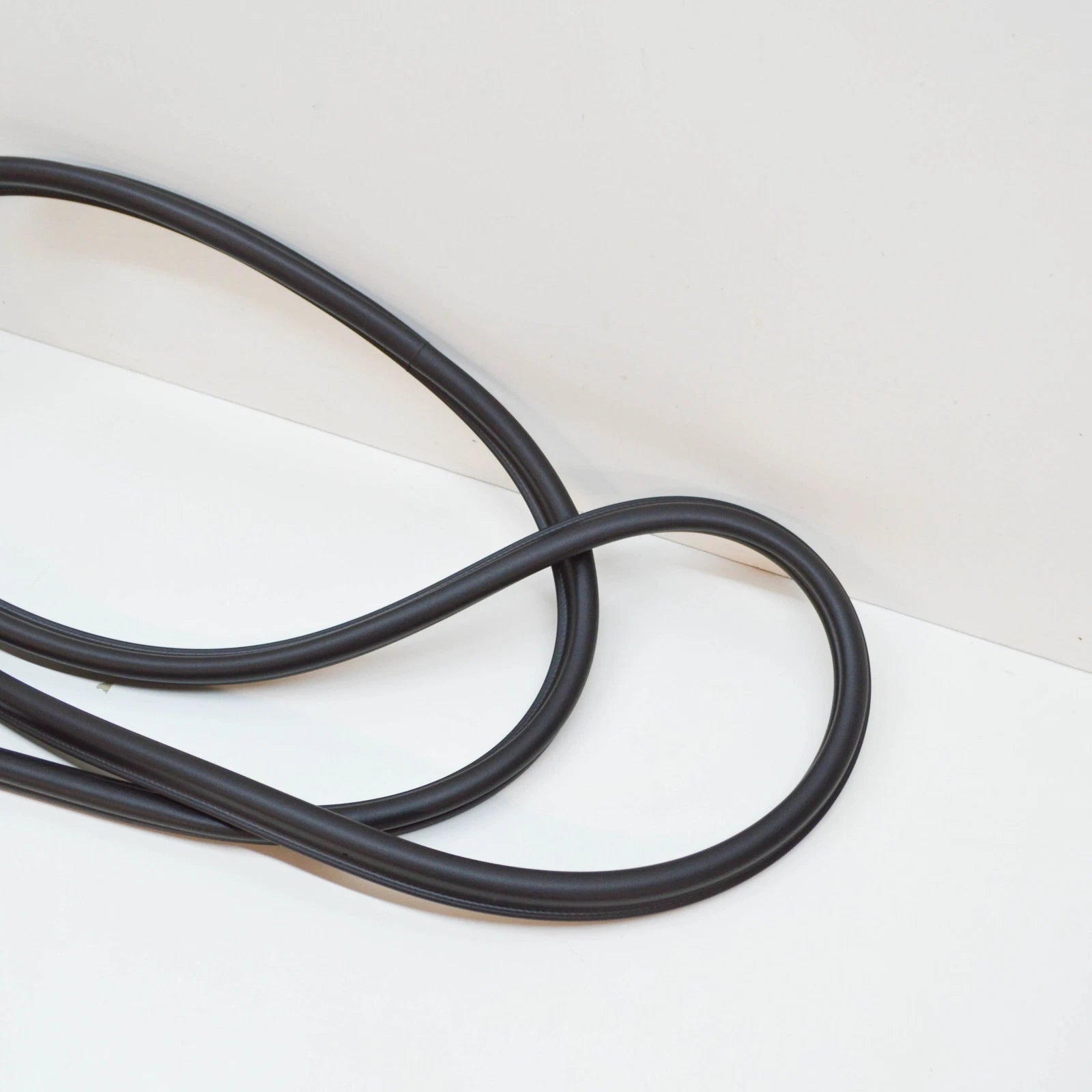 NEW AUDI TT 8J COUPE REAR LID SEAL 8J8827705A