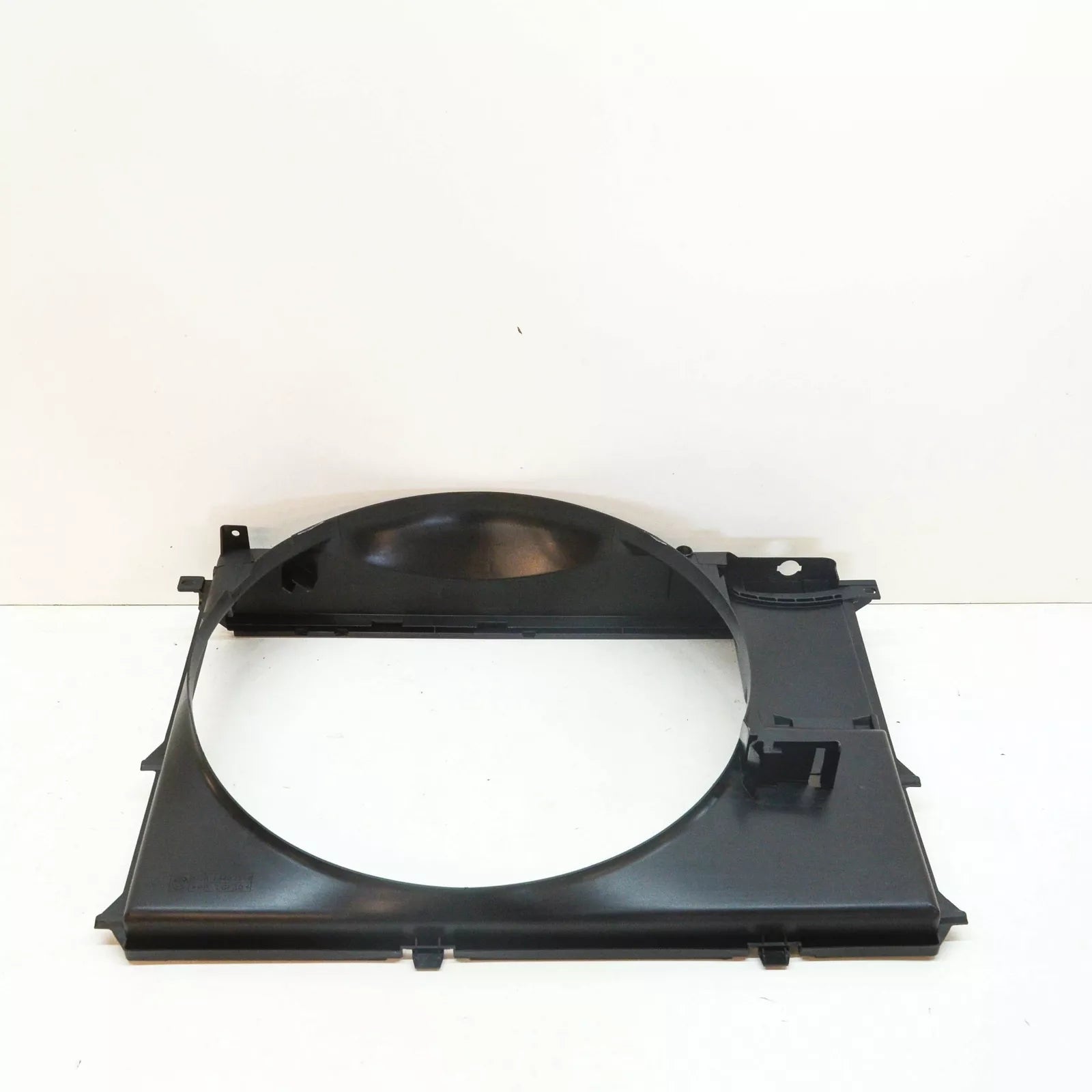 NEW BMW 5 E39 RADIATOR FAN SHROUD 17101440252 1440252 ORIGINAL