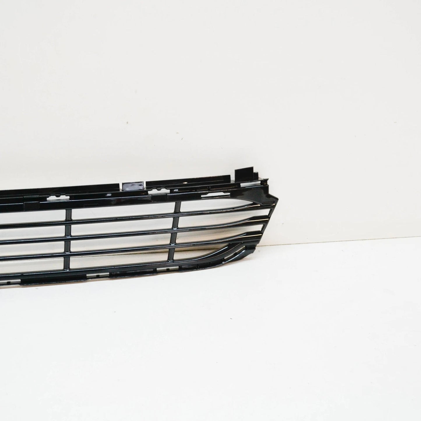 NEW BMW 7 G11 FRONT BUMPER CENTER AIR INTAKE GRILLE 51117486832 ORIGINAL