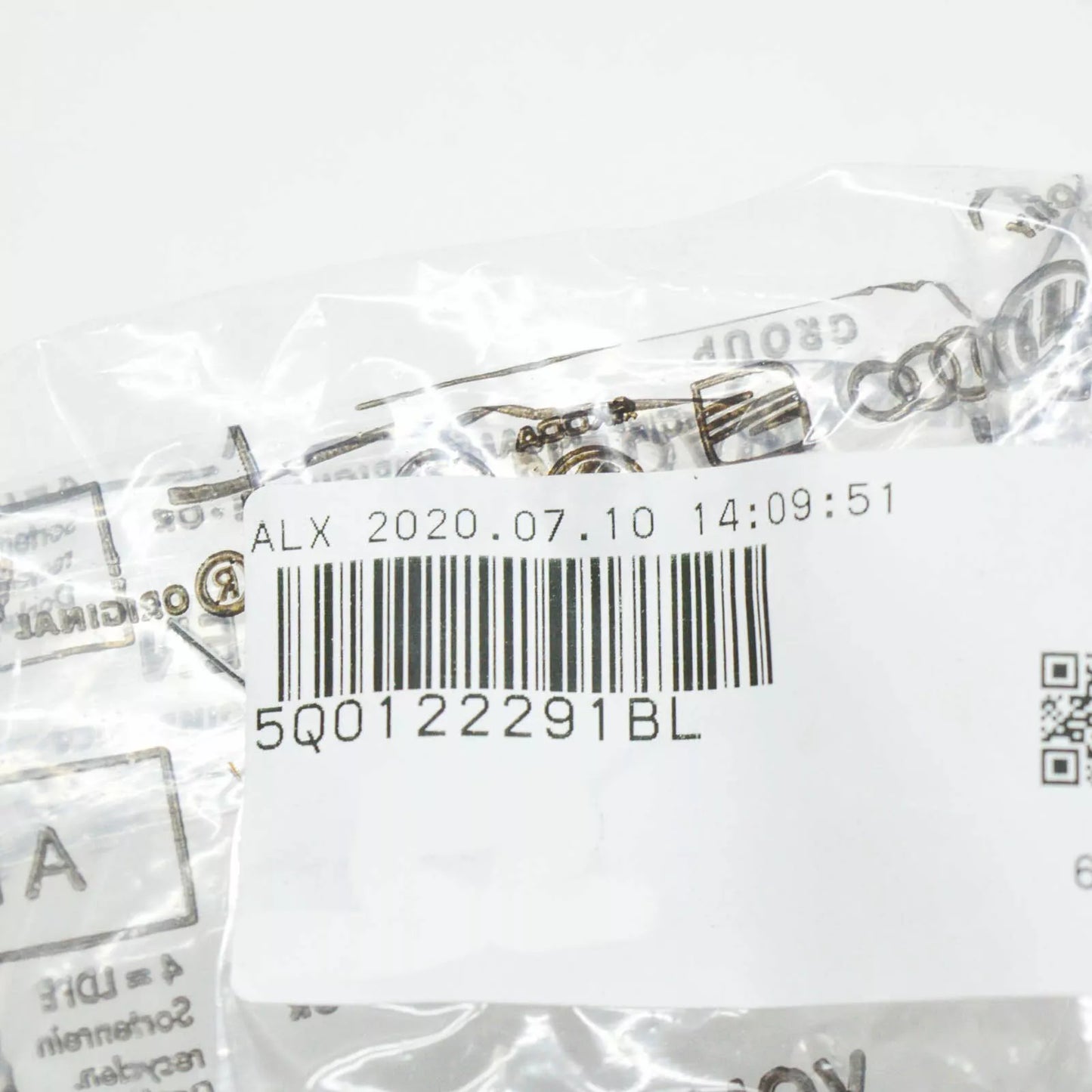 NEW AUDI A3 8V RADIATOR COOLANT HOSE ADAPTER 5Q0122291BL ORIGINAL