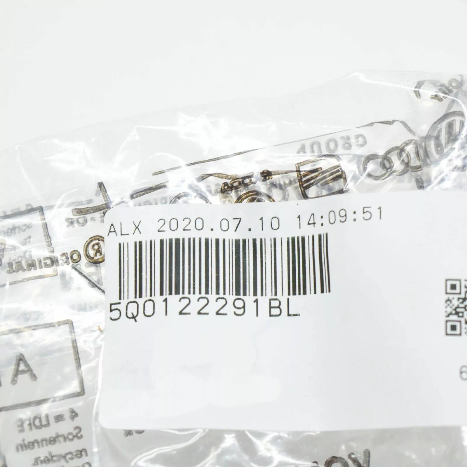 NEW AUDI A3 8V RADIATOR COOLANT HOSE ADAPTER 5Q0122291BL ORIGINAL