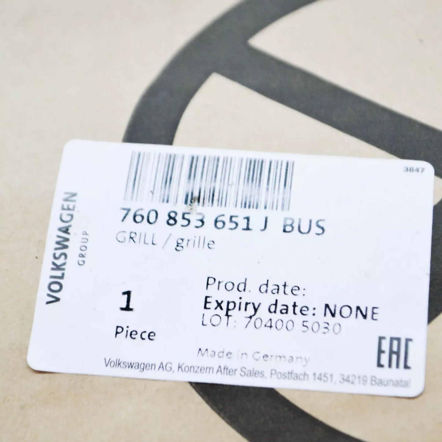 NEW VOLKSWAGEN TOUAREG CR FRONT RADIATOR GRILLE 760853651JBUS ORIGINAL