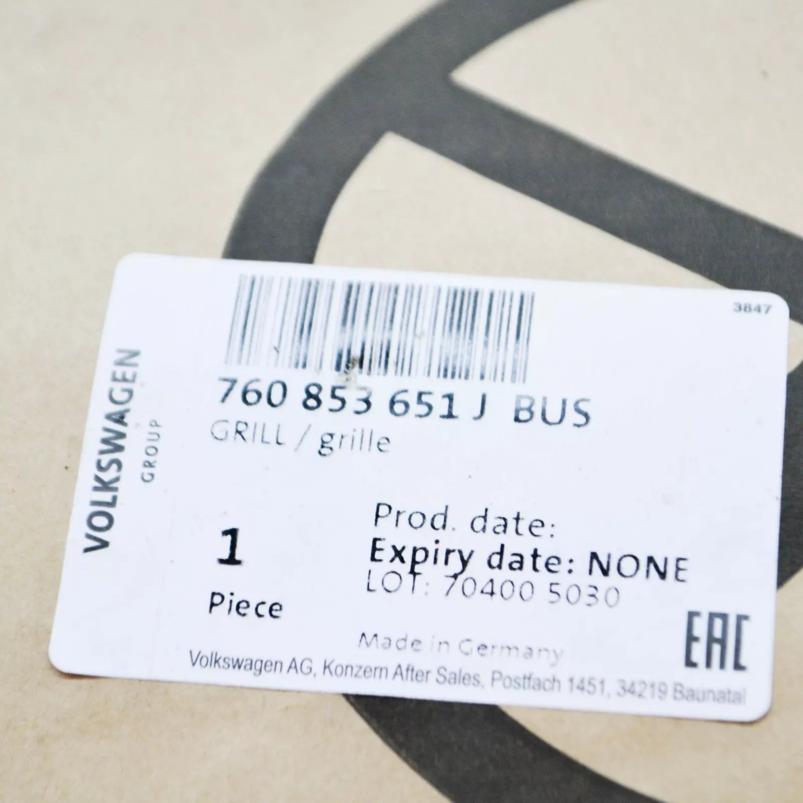 NEW VOLKSWAGEN TOUAREG CR FRONT RADIATOR GRILLE 760853651JBUS ORIGINAL