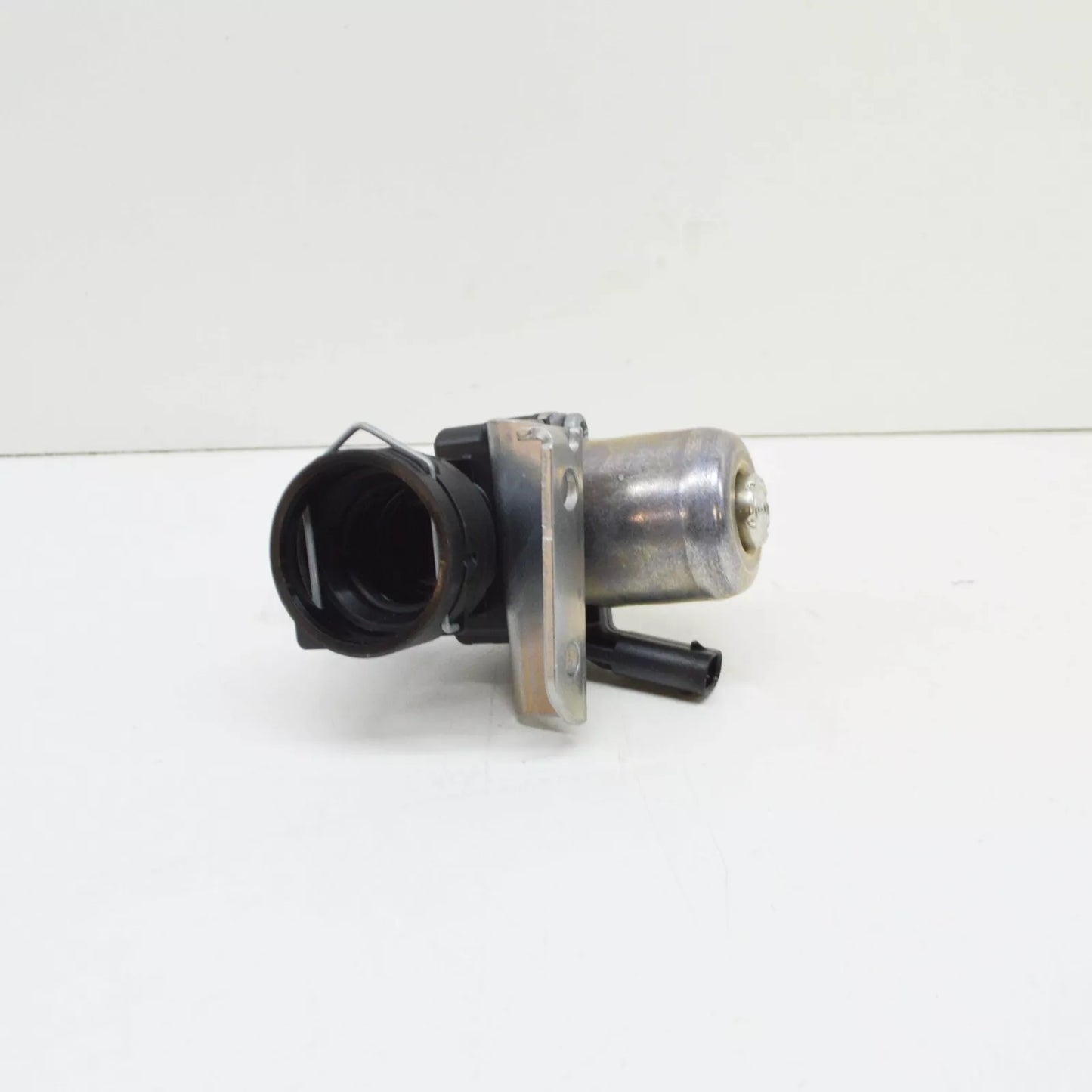 NEW MERCEDES-BENZ C W204 ENGINE COOLING WATER PUMP VALVE A2712030164