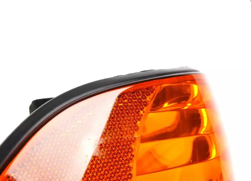 NEW BMW 7 E38 FRONT RIGHT FENDER TURN SIGNAL 63138379108 8379108 ORIGINAL