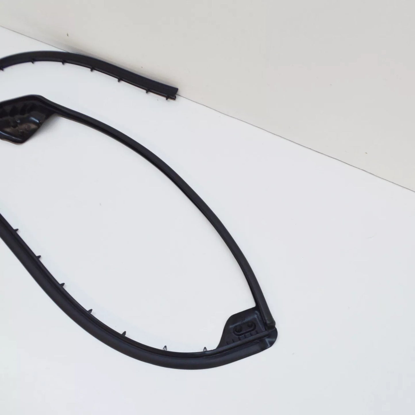 NEW AUDI A8 4H REAR RIGHT OUTER DOOR SEAL RUBBER 4H4839718C ORIGINAL