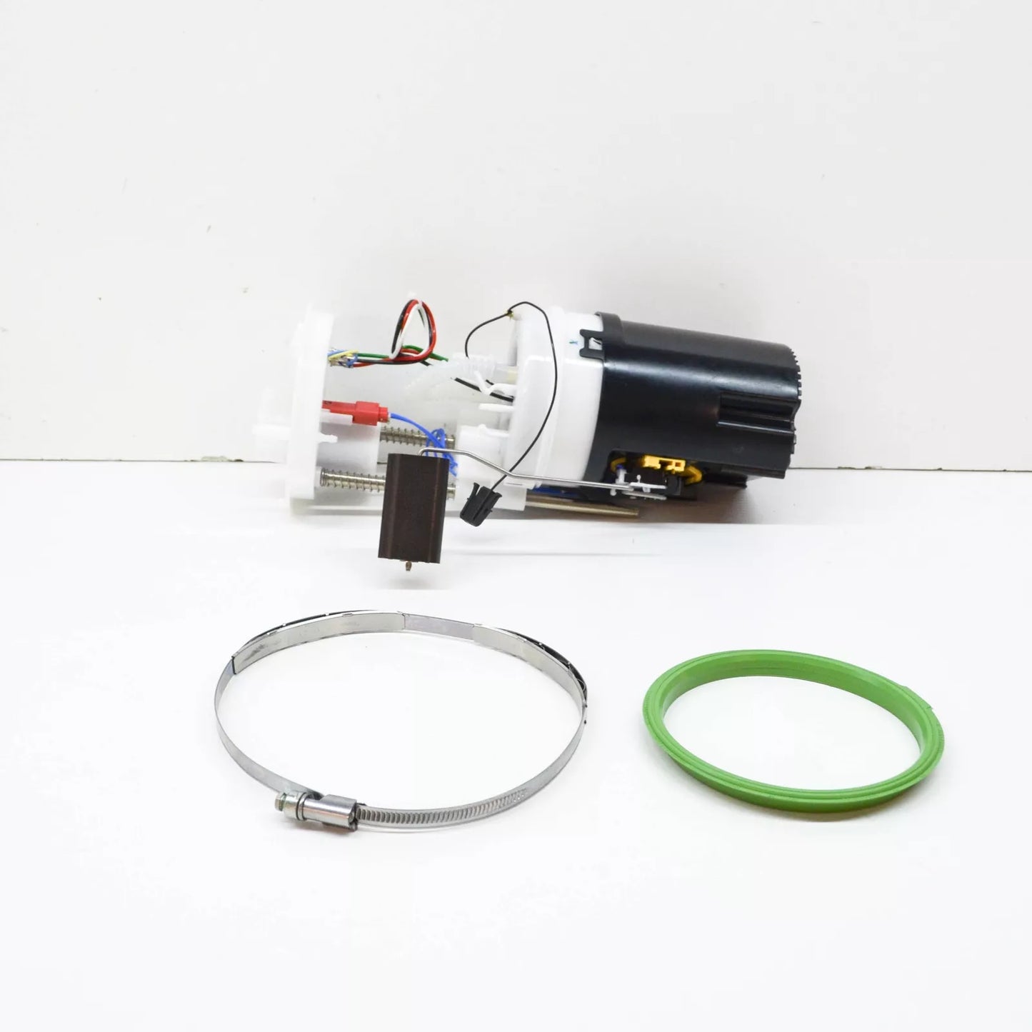 NEW BMW X5 F15 FUEL TANK PUMP 16117212585 7212585 ORIGINAL