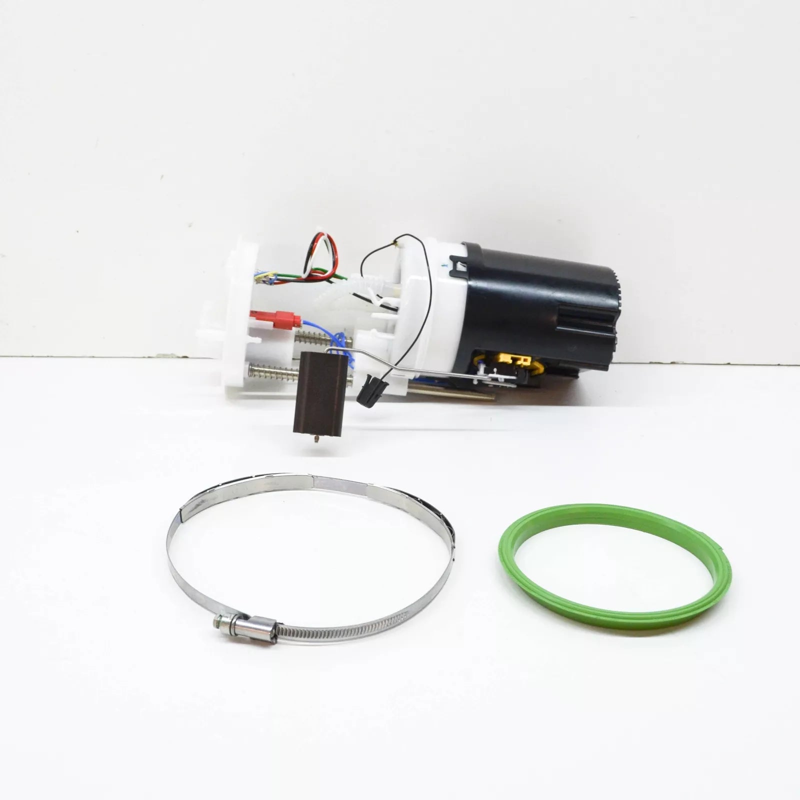 NEW BMW X5 F15 FUEL TANK PUMP 16117212585 7212585 ORIGINAL