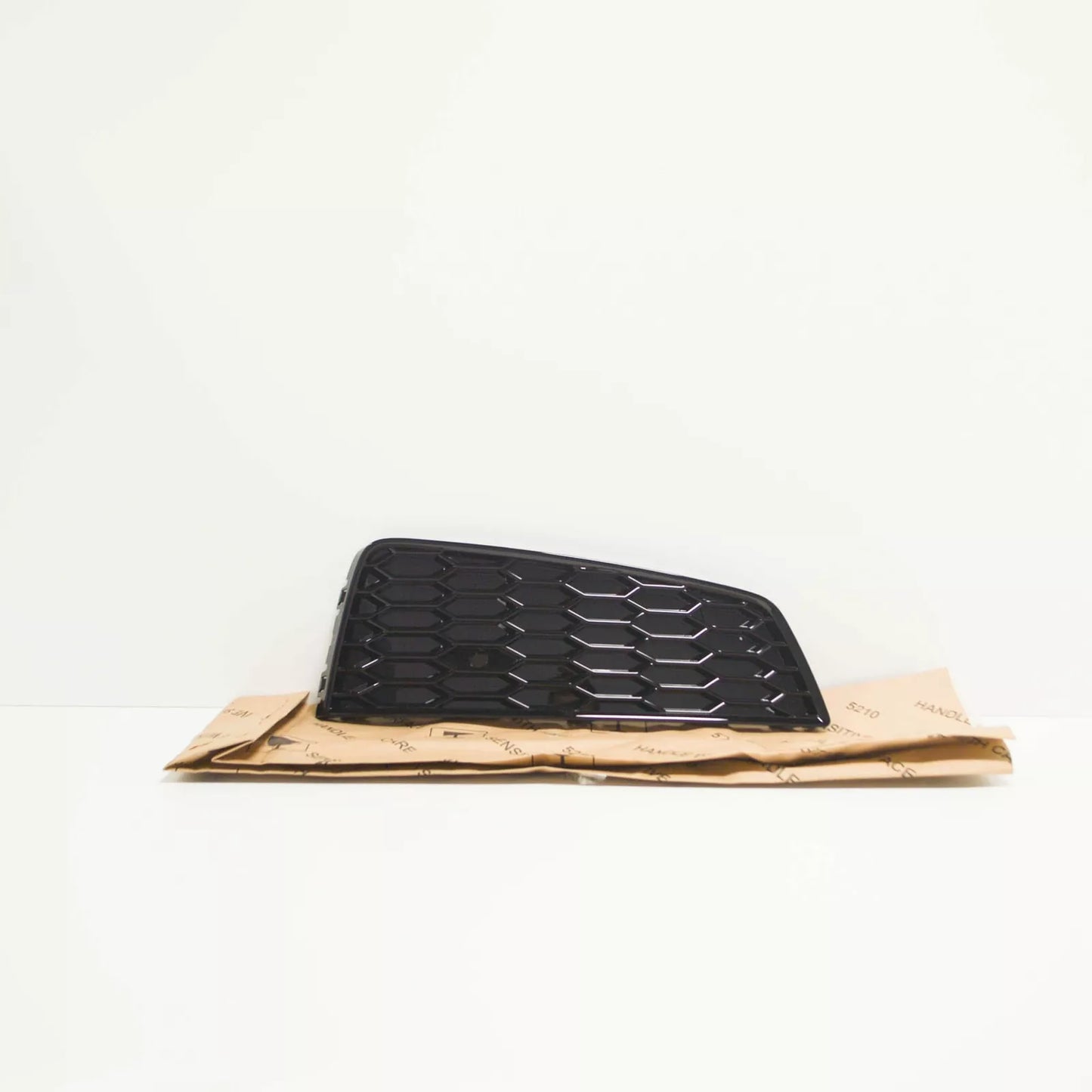 NEW AUDI Q3 8U FRONT BUMPER RIGHT SIDE GRILLE 8U0807682TT94