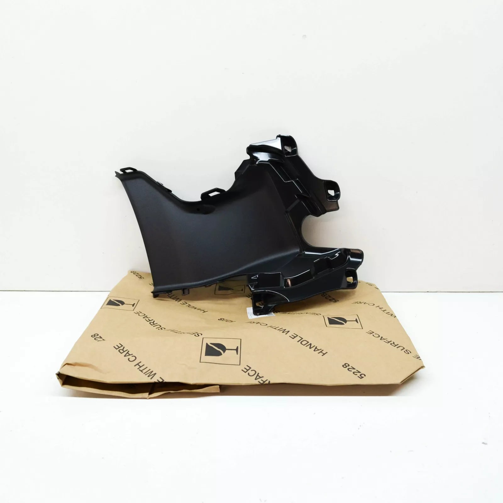 NEW AUDI E-TRON GEN FRONT RIGHT AIR GUIDE DUCT 4KE121764C9B9