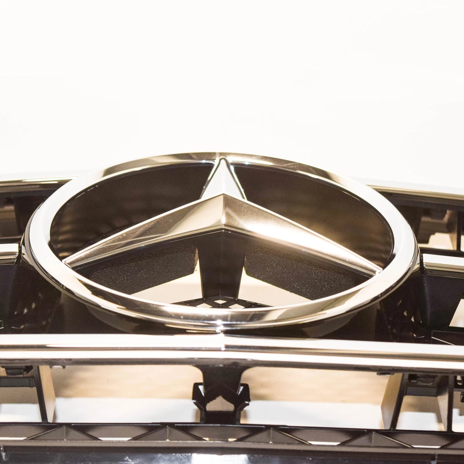 NEW MB VIANO W639 FRONT BUMPER RADIATOR GRILLE A63988000839040 ORIGINAL