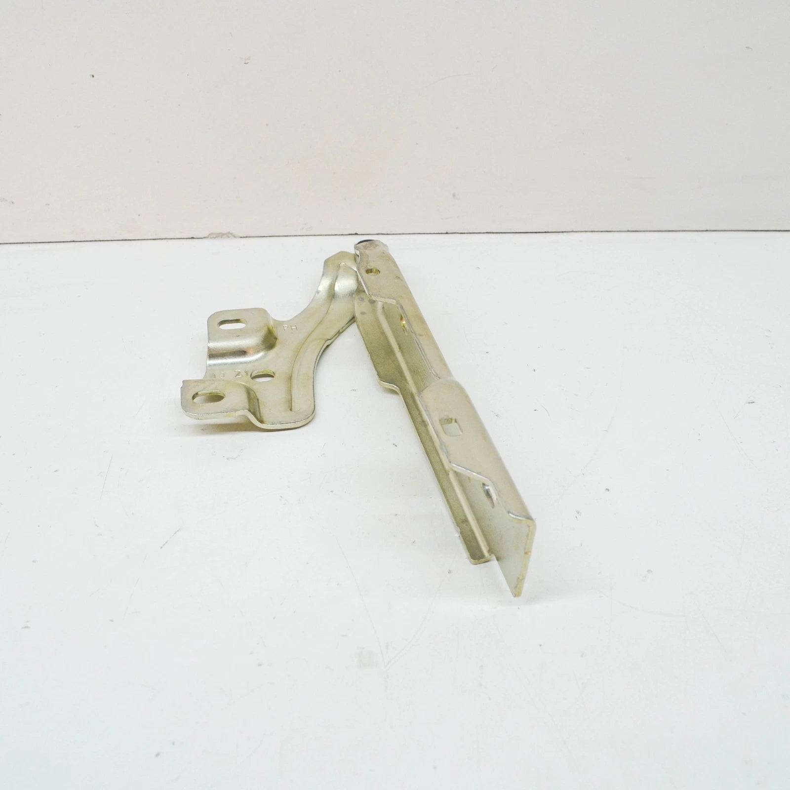 NEW AUDI A1 S1 GB FRONT RIGHT BONNET HOOD HINGE 82A823302 ORIGINAL