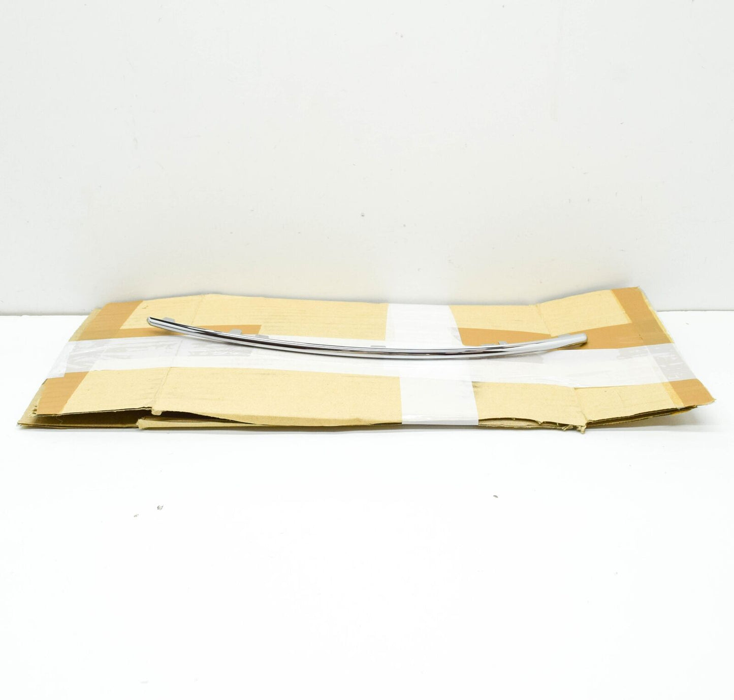 NEW MERCEDES-BENZ E-CLASS W212 FRONT RIGHT GRILLE CHROME TRIM A2128853021