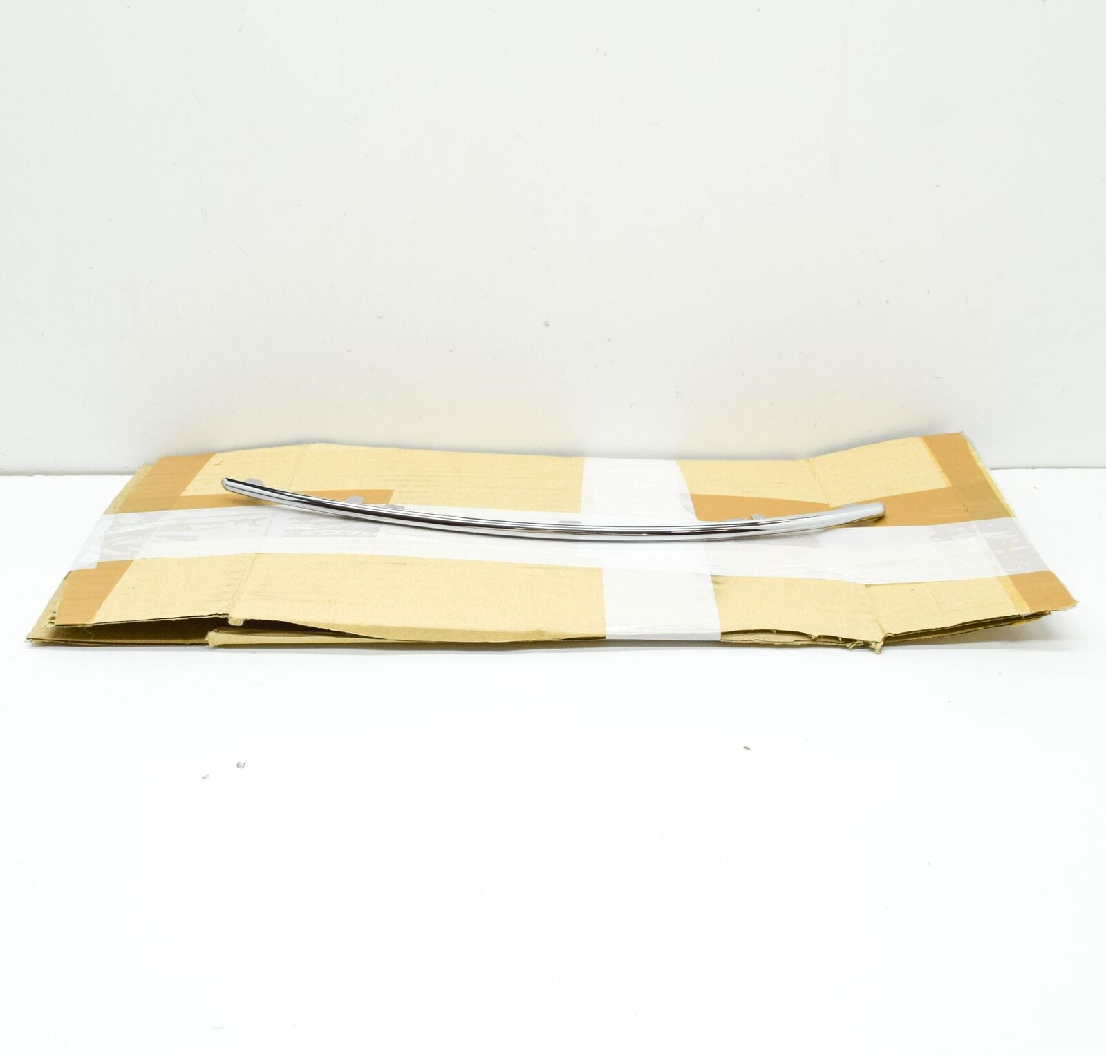 NEW MERCEDES-BENZ E-CLASS W212 FRONT RIGHT GRILLE CHROME TRIM A2128853021