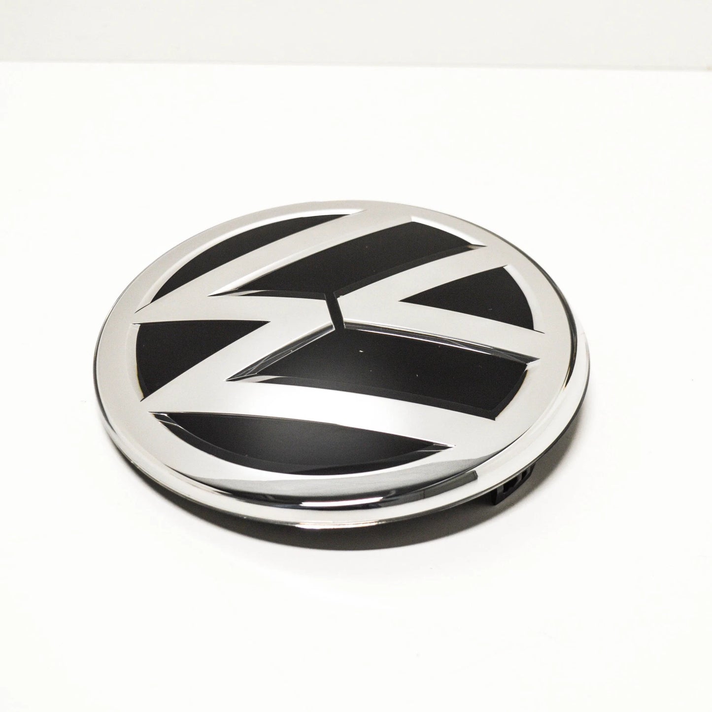 NEW VW TIGUAN MK2 FRONT BUMPER RADIATOR GRILLE EMBLEM BADGE 5NA853601JZA OEM