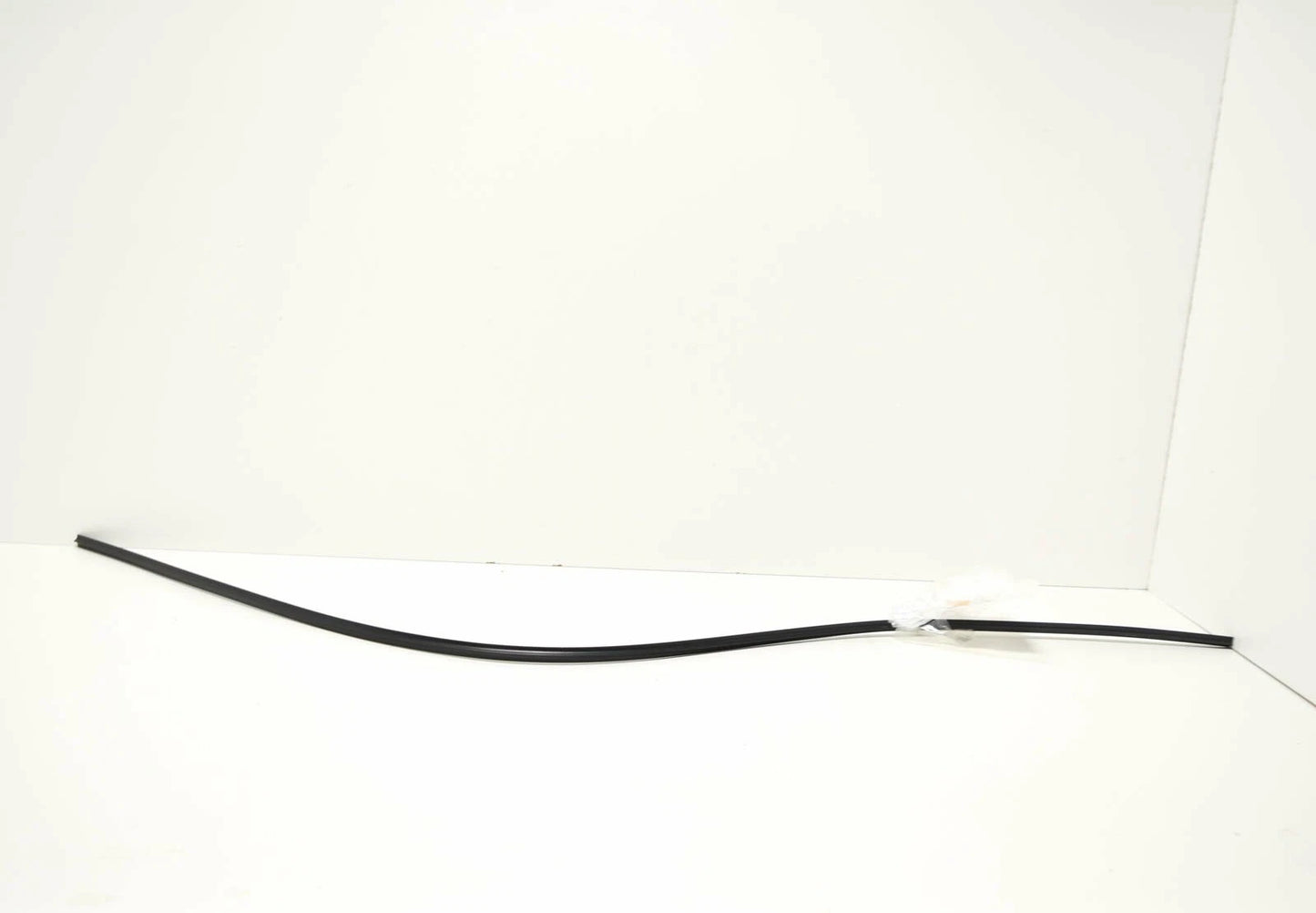 NEW BMW 3 E30 REAR WINDOW MOLDING TRIM LOWER 51311968448 1968448 ORIGINAL