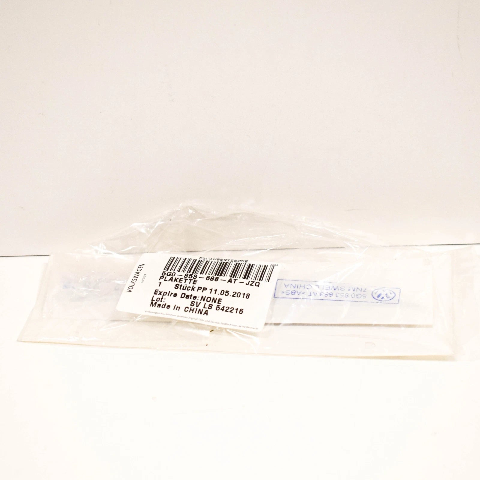 NEW VOLKSWAGEN GOLF MK7 RIGHT FENDER GTI EMBLEM 5G0853688ATJZQ ORIGINAL