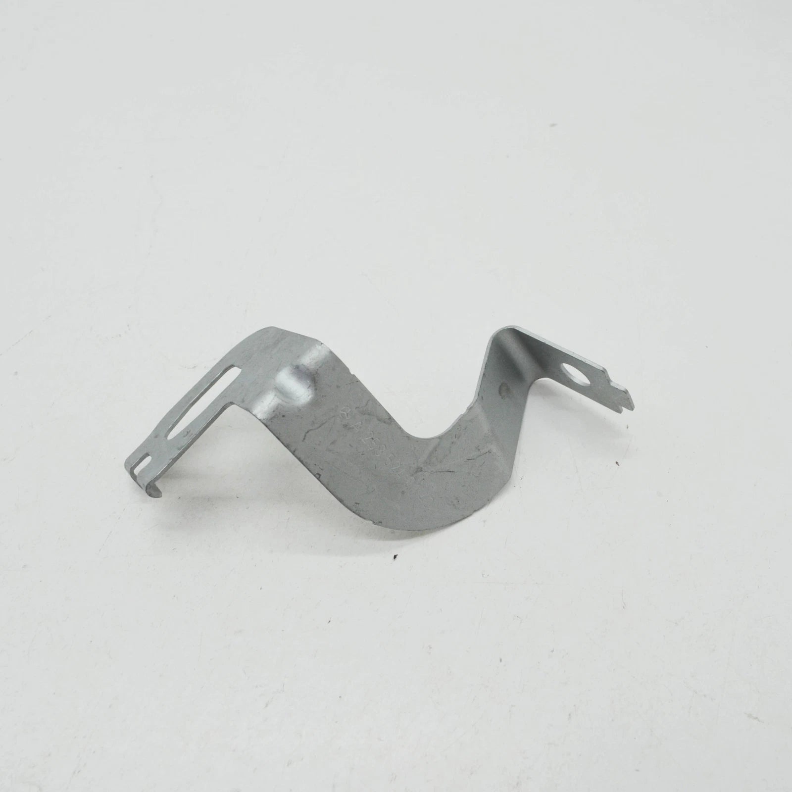 NEW MERCEDES BENZ GLC C253 FRONT SPLASH SHIELD RIGHT BRACKET A2535240140