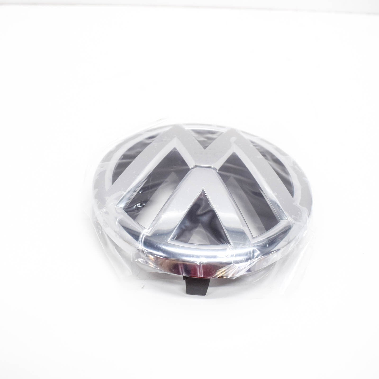 NEW VW GOLF VII MK7 FRONT RADIATOR GRILLE EMBLEM BADGE 5K0853601FULM ORIGINAL