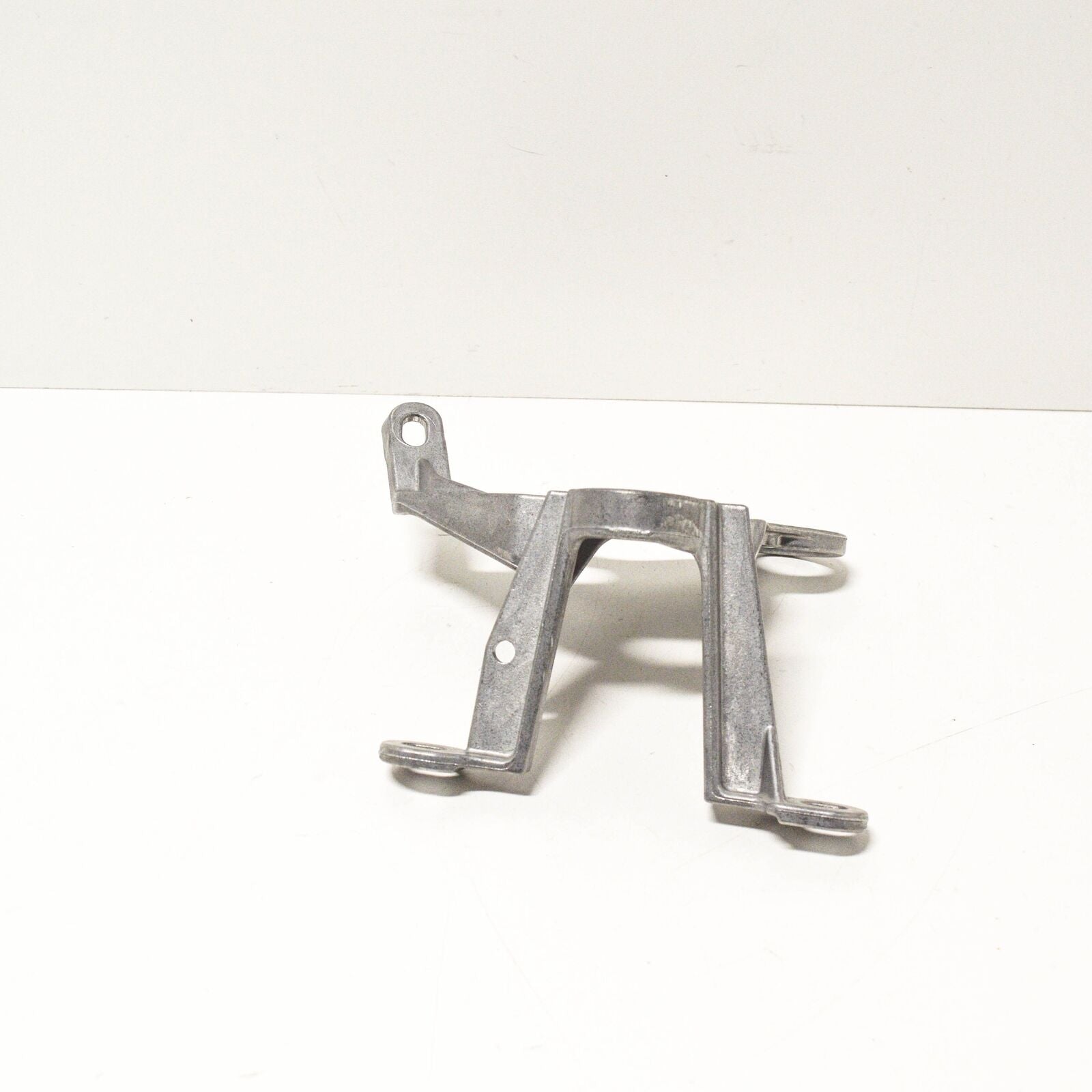 NEW MERCEDES-BENZ C-CLASS W204 ABS PUMP BRACKET A2044300110 ORIGINAL