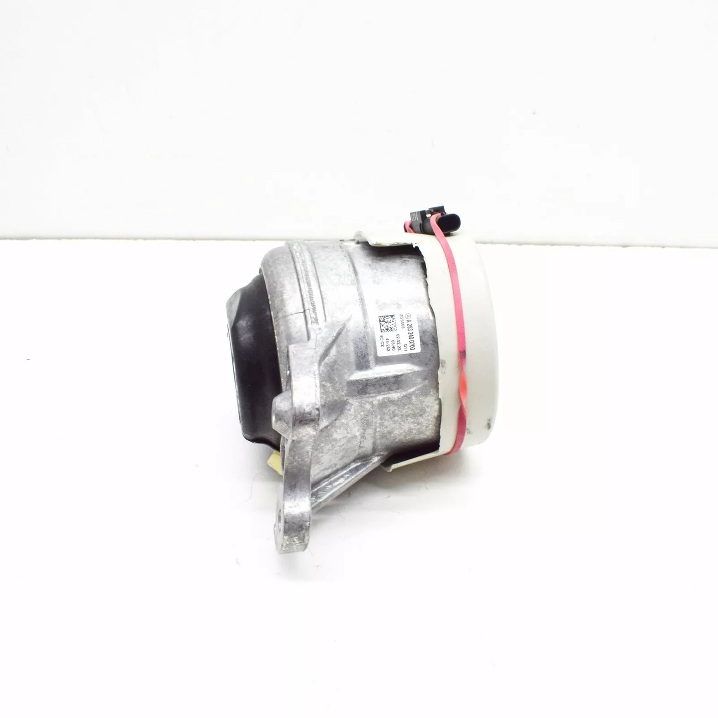 NEW MERCEDES-BENZ GLC C253 FRONT LEFT SIDE ENGINE MOUNT A2532400700 ORIGINAL
