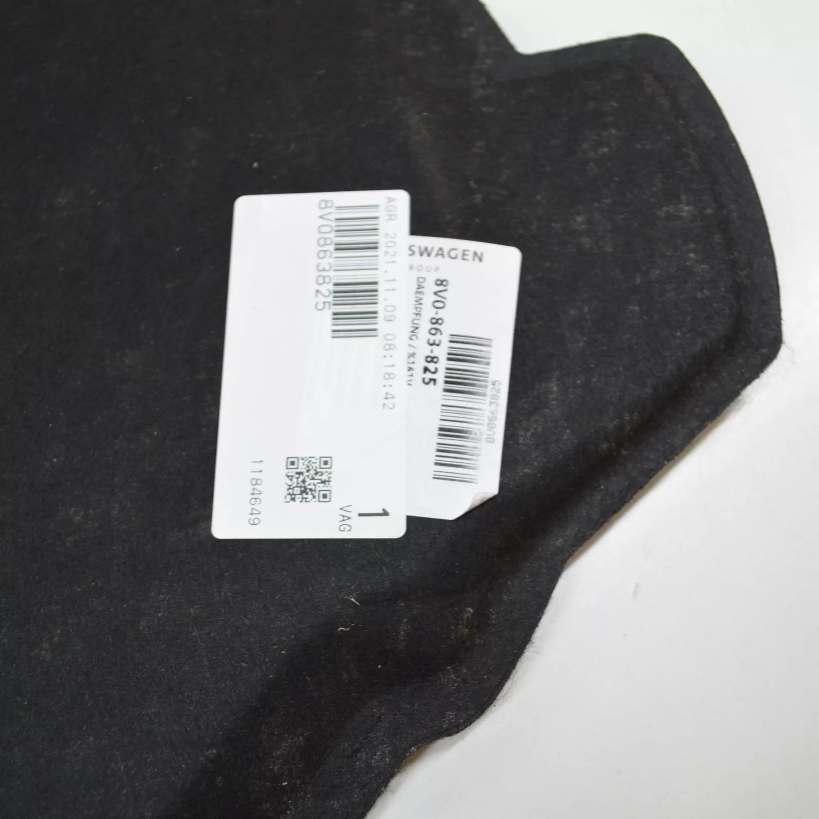 NEW AUDI A3 8V FRONT BONNET HOOD SOUND INSULATION 8V0863825 ORIGINAL