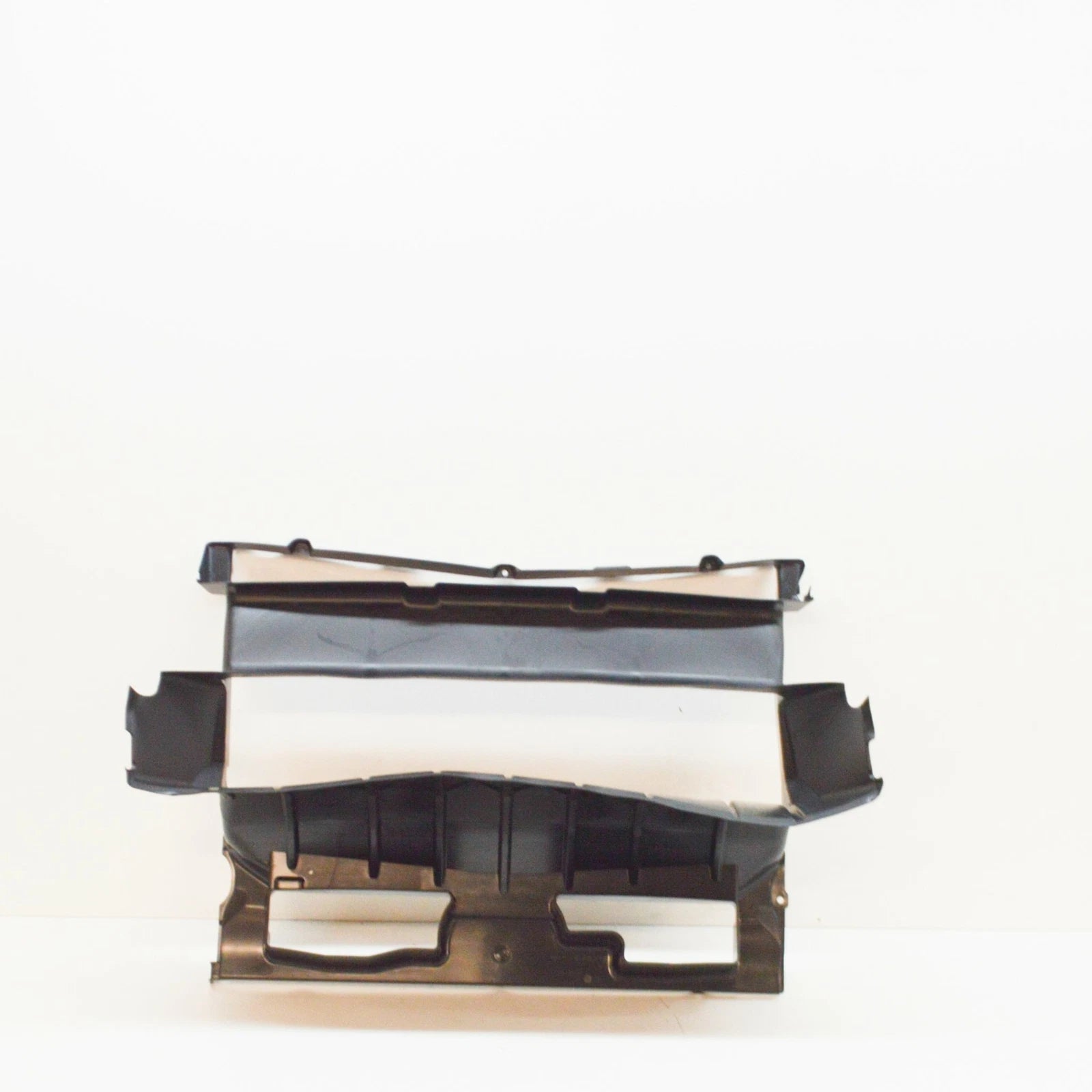 NEW VOLKSWAGEN TOUAREG 7P RADIATOR SUPPORT AIR GUIDE 7P6121293H