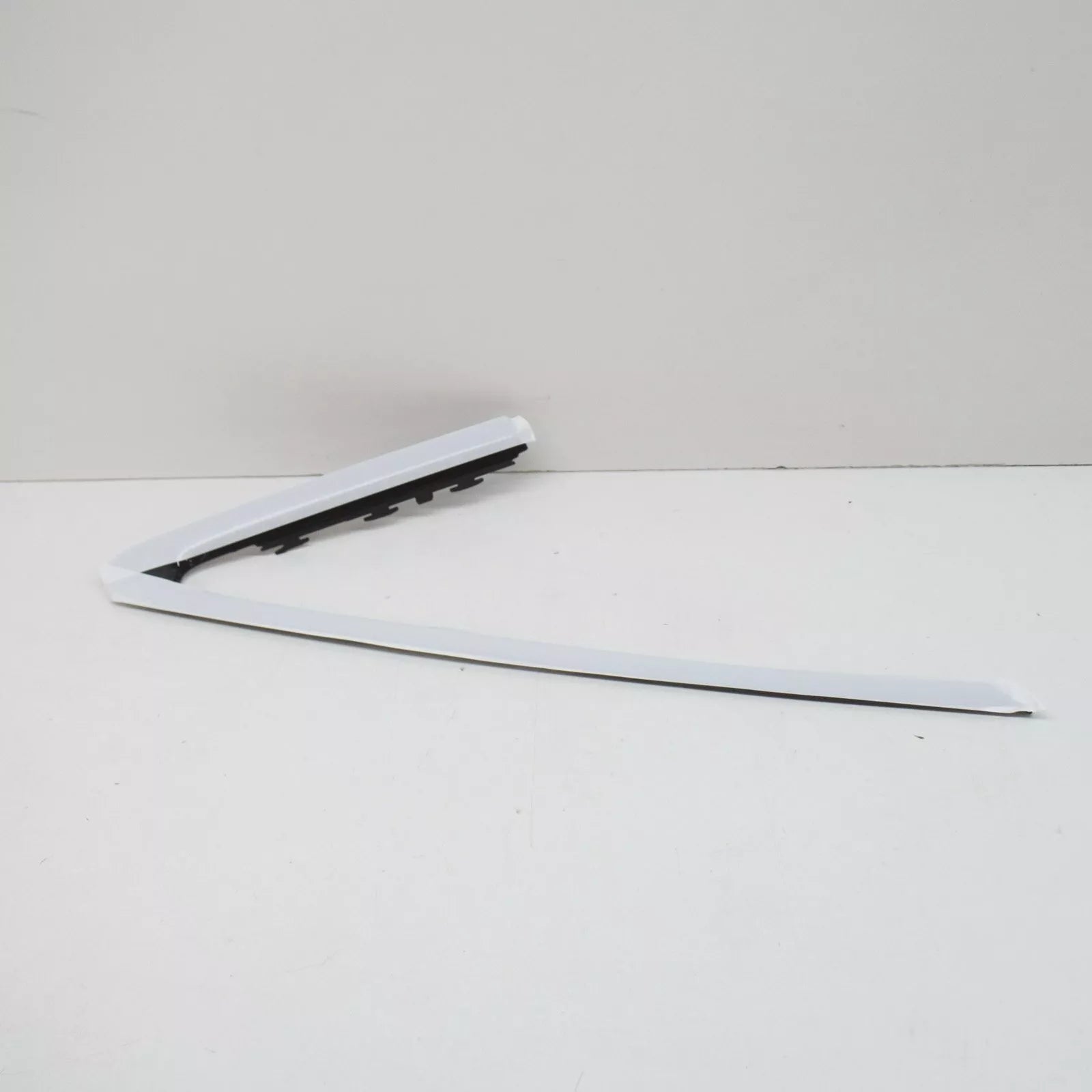 NEW AUDI A3 8V REAR LEFT SIDE QUARTER WINDOW TRIM 8V5853345CT94