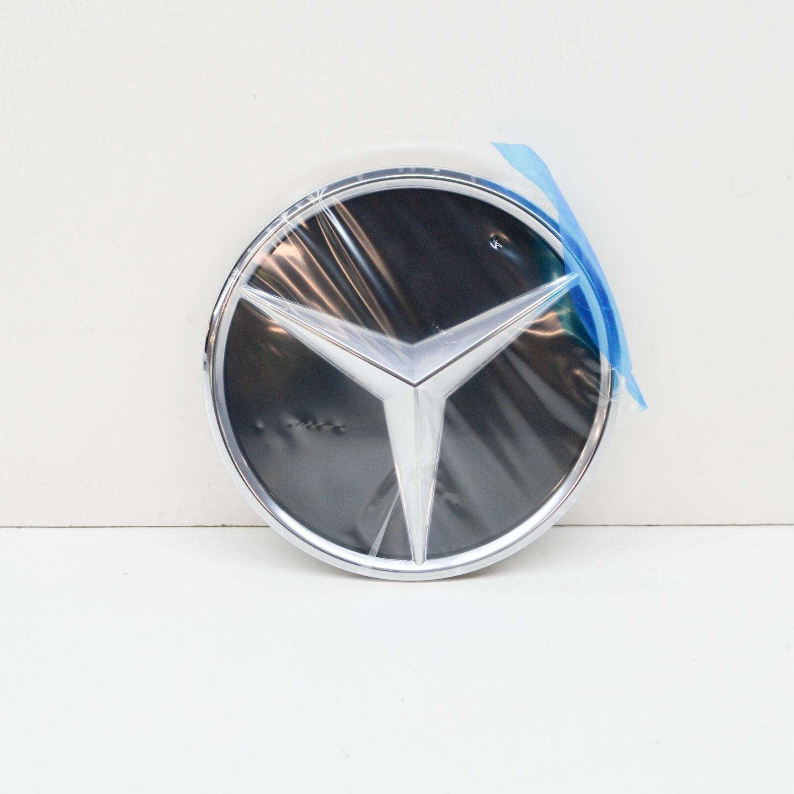 NEW MB GLC X253 FRONT BUMPER RADIATOR GRILLE STAR EMBLEM A0008800300 ORIGINAL