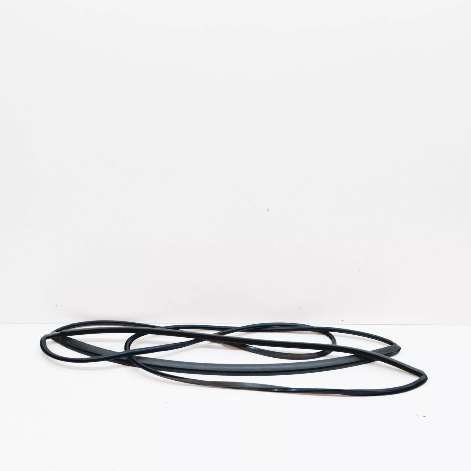 NEW MERCEDES-BENZ SPRINTER 906 FRONT WINDSHIELD SEAL A9066710020