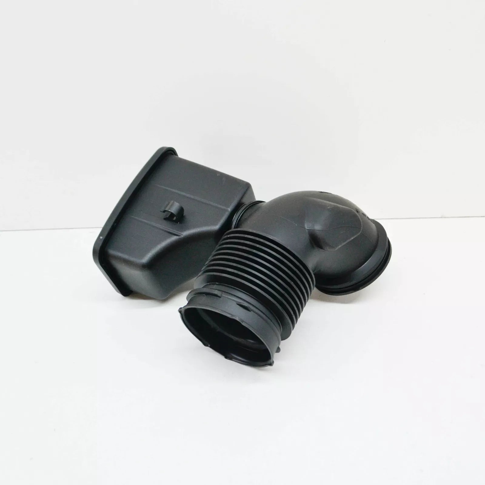 NEW BMW 5 E60 AIR INTAKE TUBE 7521029 13717521029 ORIGINAL