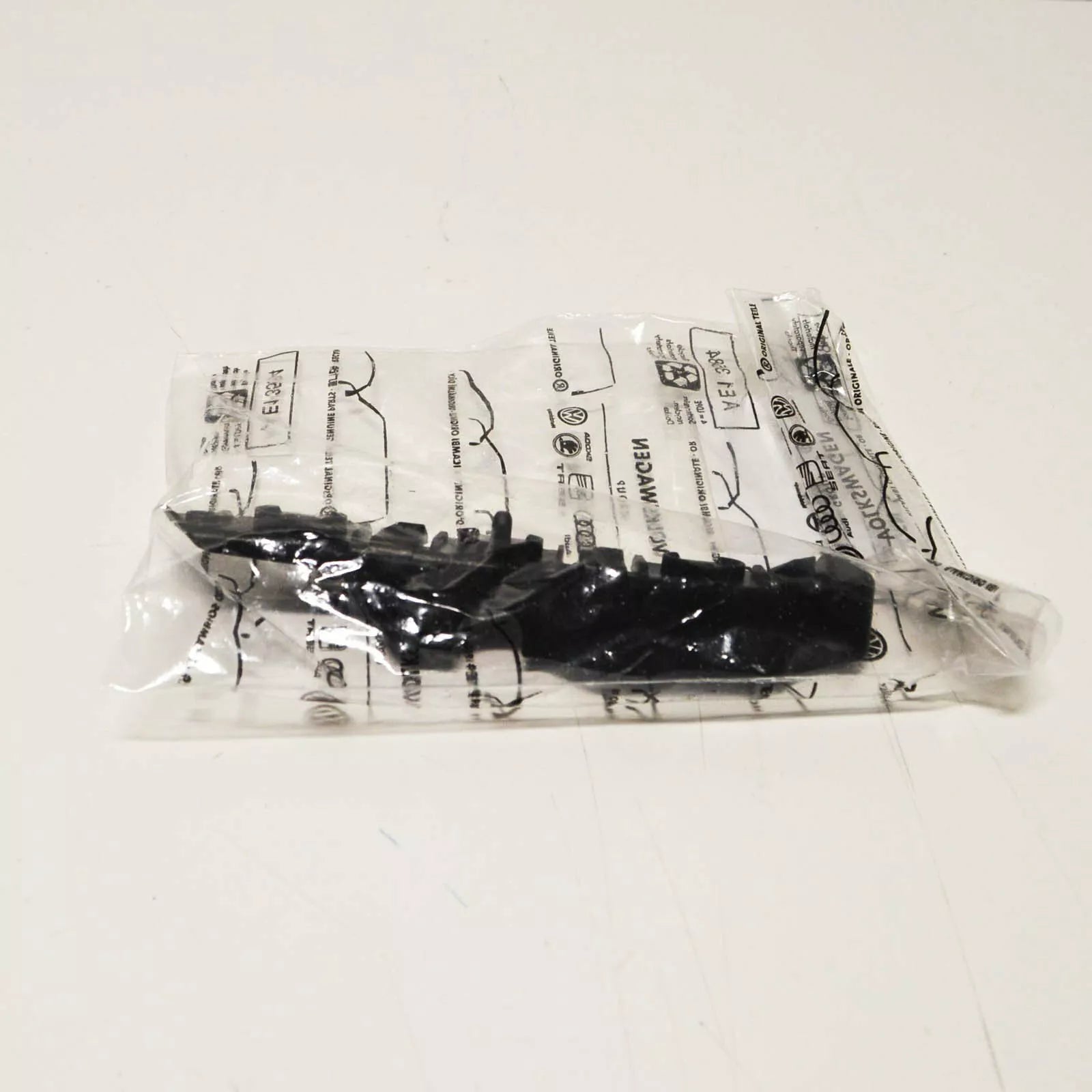 NEW AUDI A3 8P FRONT BUMPER LEFT GUIDE BRACKET 8P0807183A ORIGINAL