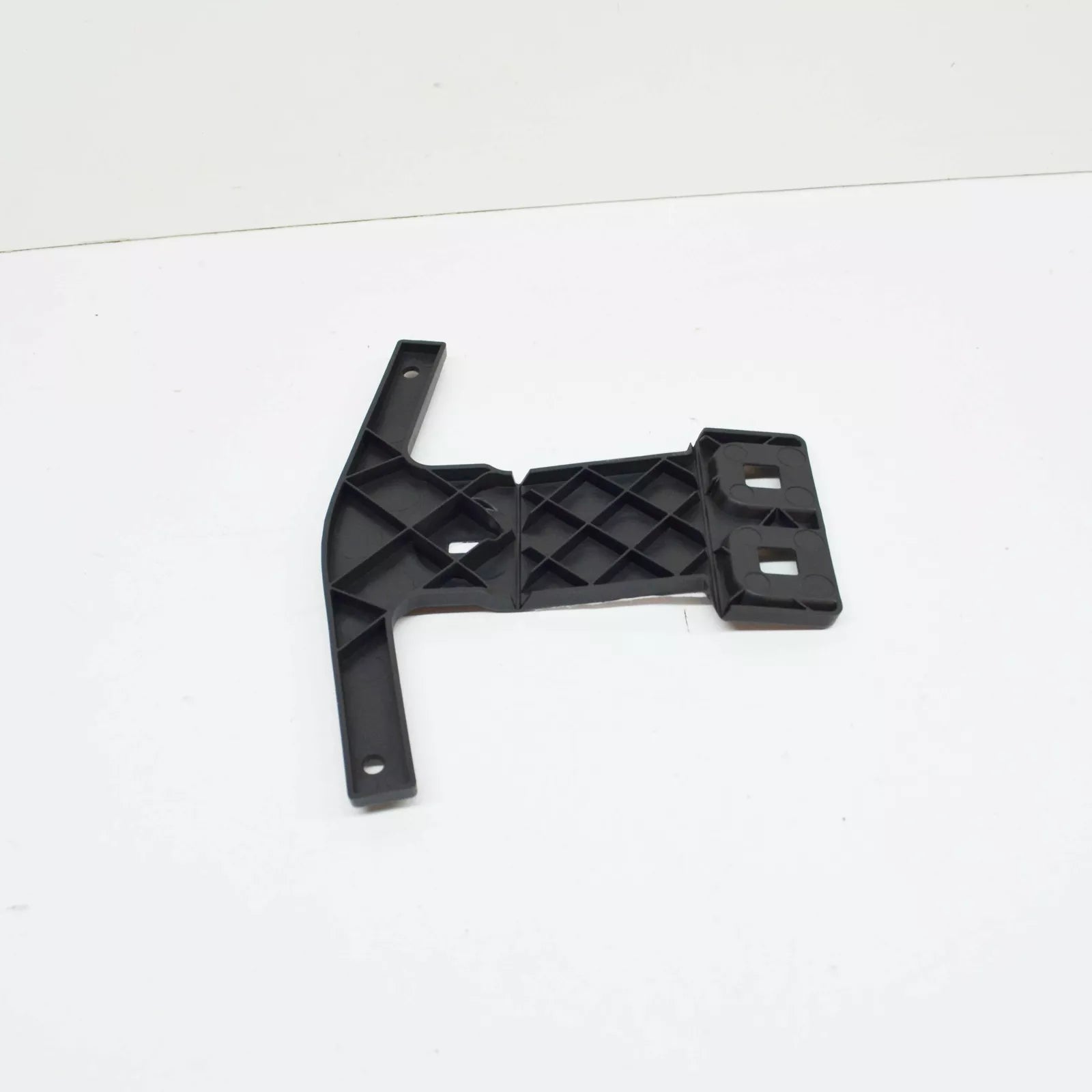 NEW MB C W204 AMG FRONT RADIATOR GRILLE SUPPORT PLATE A2048850336