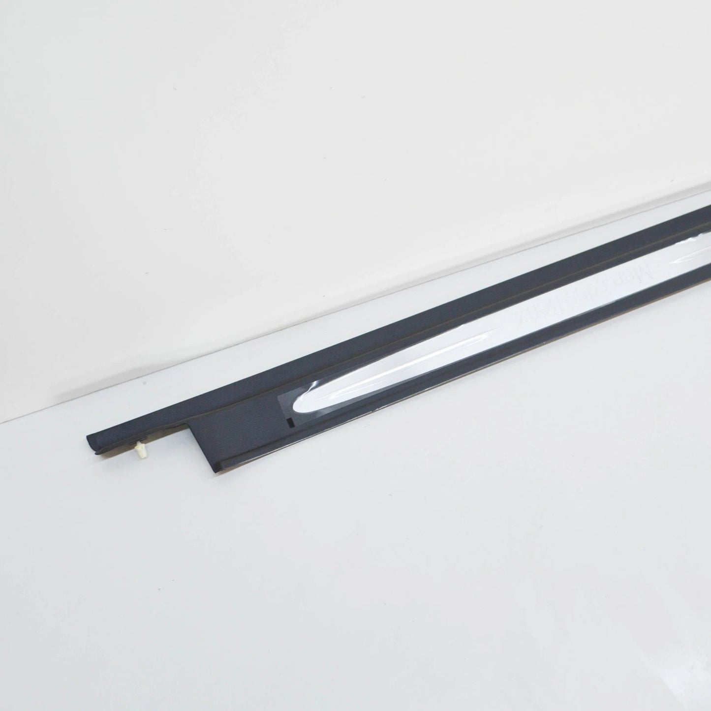 NEW MB CLK C209 FRONT LEFT OUTER DOOR SILL TRIM A20968001359051 ORIGINAL