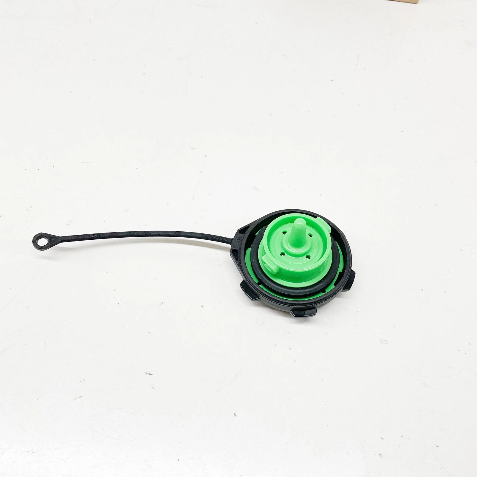 NEW AUDI RS4 B9 FUEL TANK GAS CAP 8W0201550B ORIGINAL