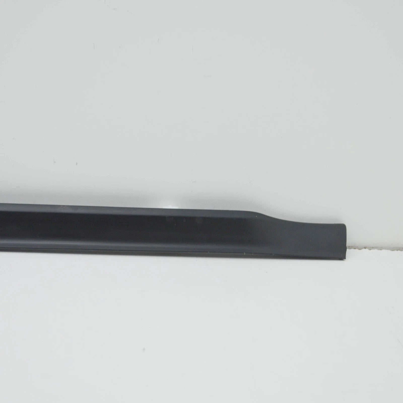 NEW MB E W212 REAR RIGHT DOOR BOTTOM DEFLECTOR STRIP A2126903882 ORIGINAL