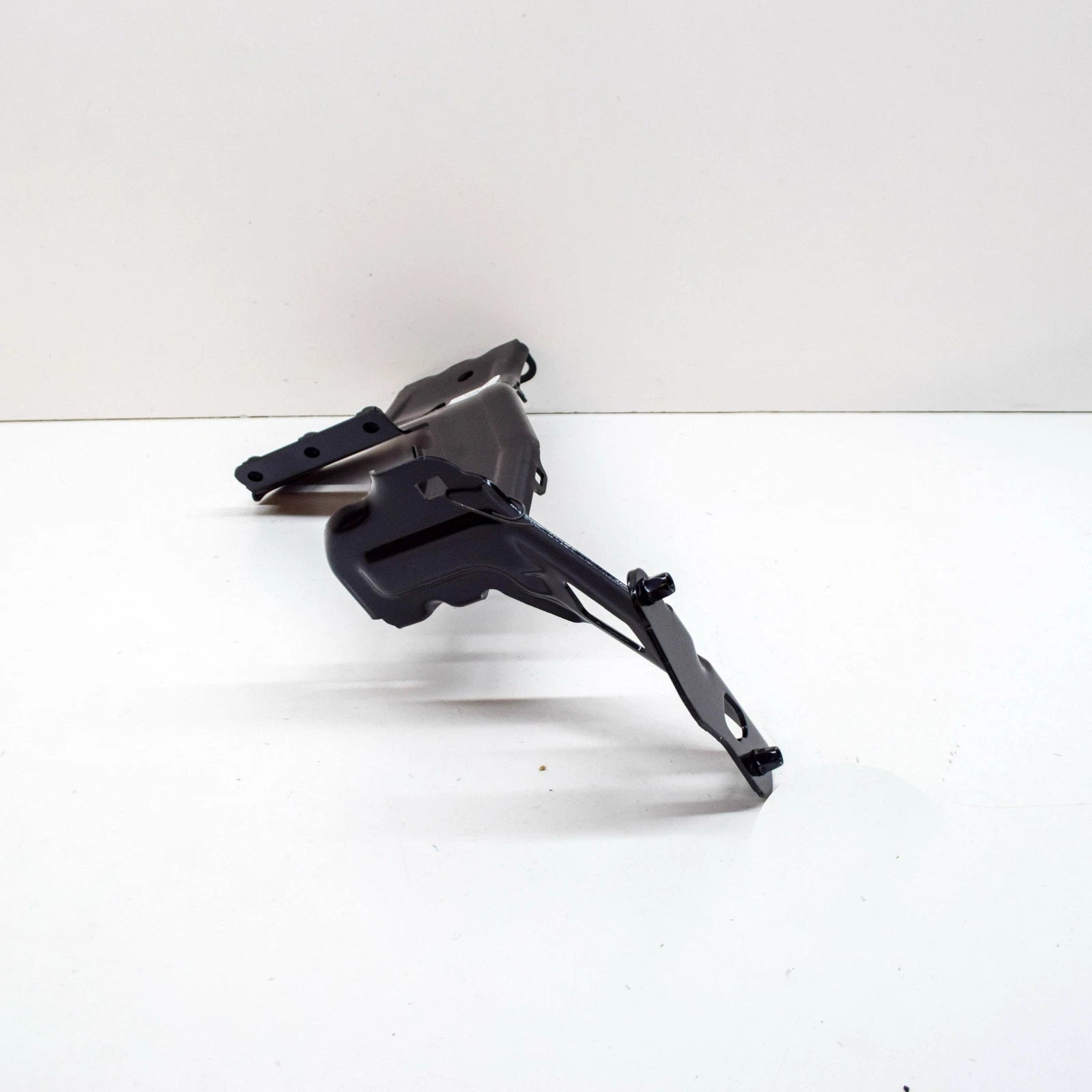 NEW AUDI E-TRON FRONT LEFT FENDER SIDE MEMBER BRACKET 4KE803503