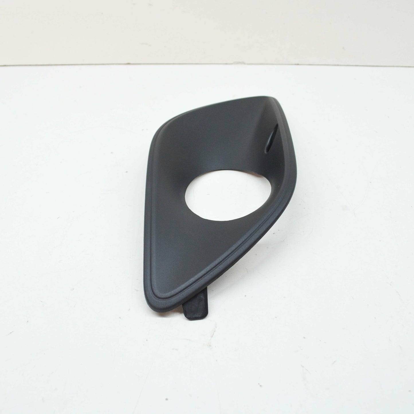 NEW MB SPRINTER 910 FRONT BUMPER LEFT FOG LIGHT TRIM A91088543009K83 ORIGINAL