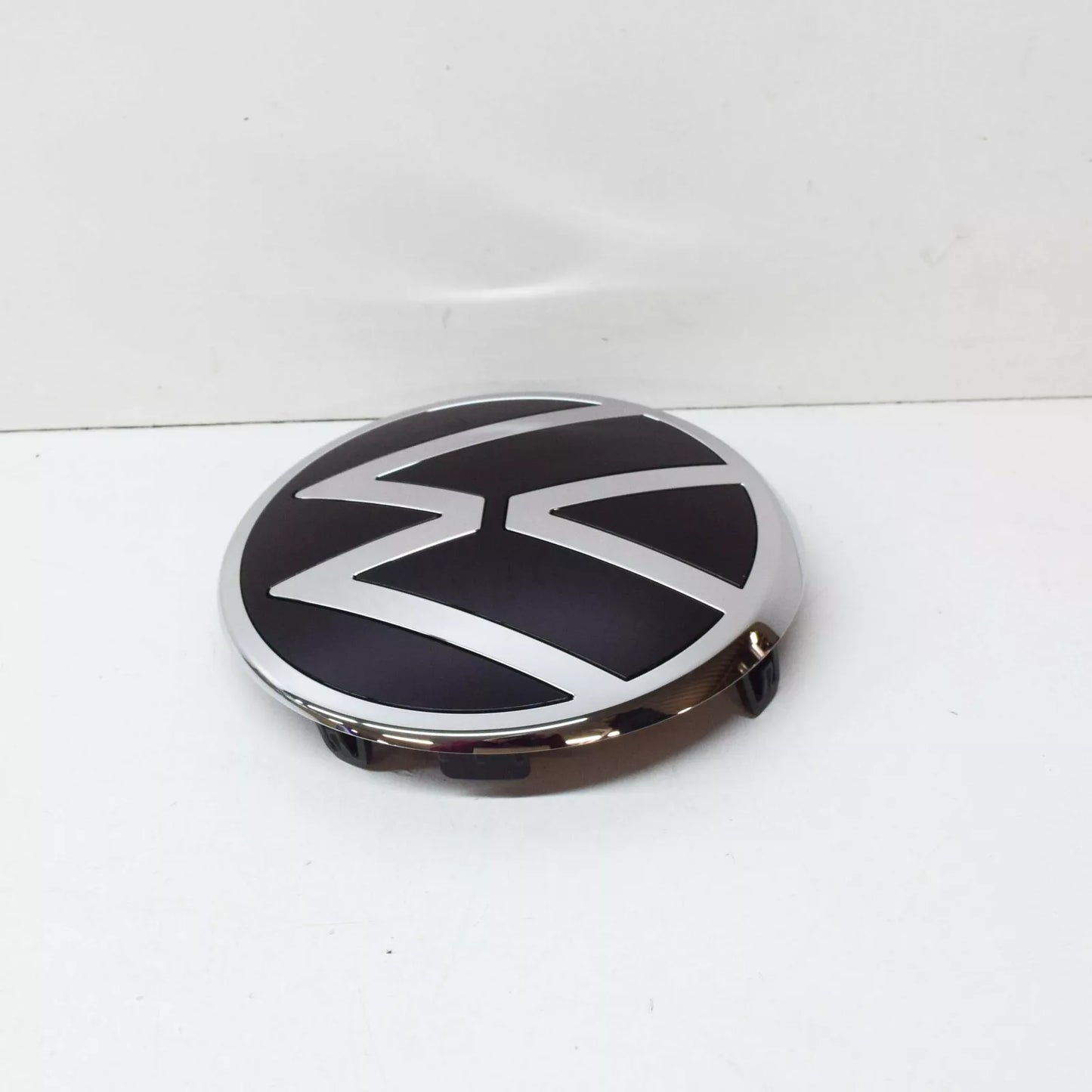 NEW VOLKSWAGEN ARTEON FRONT VW EMBLEM BADGE 5H0853601DDPJ