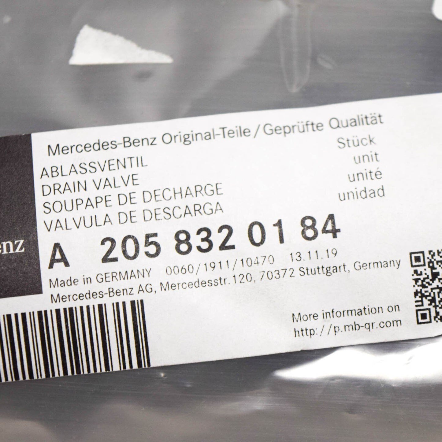 NEW MERCEDES BENZ C W205 LEFT DRAIN VALVE COWL A2058320184 ORIGINAL