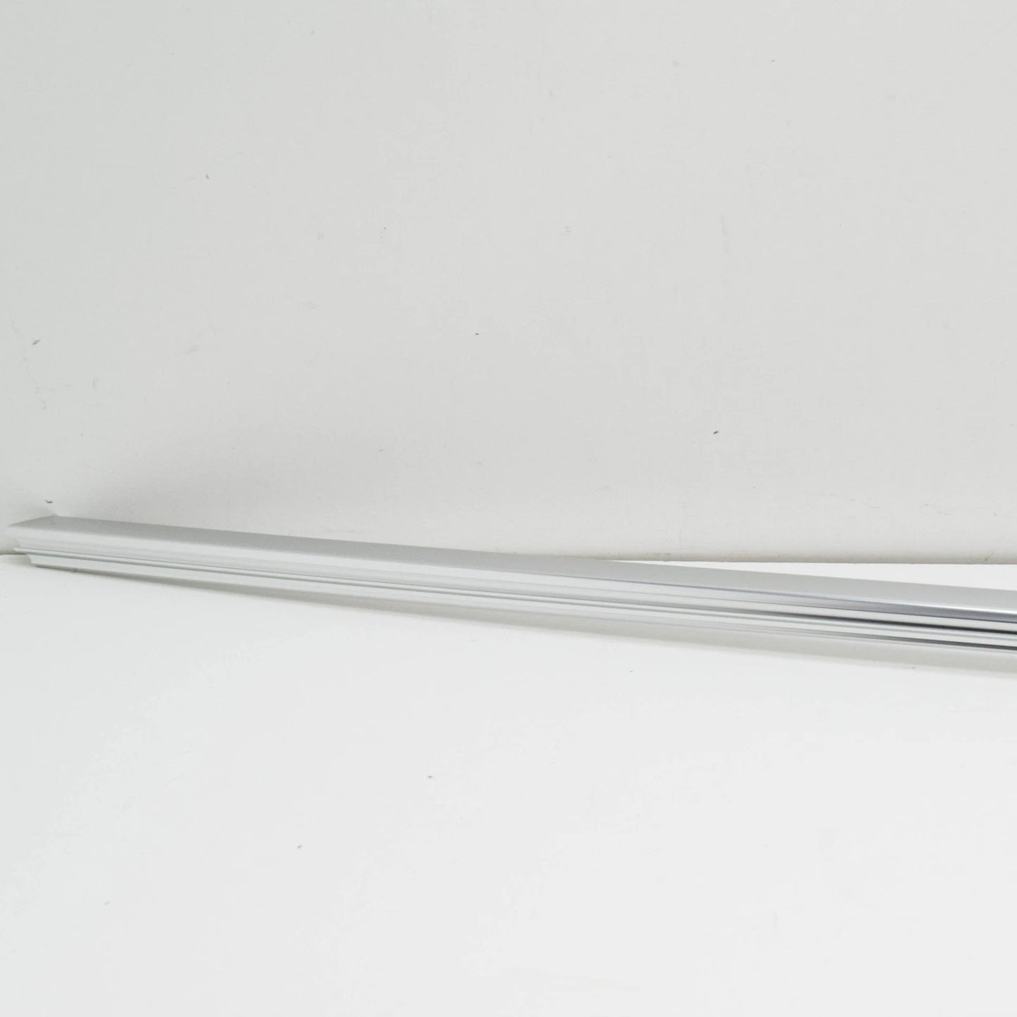 NEW BMW X4 F26 FRONT RIGHT DOOR WINDOW FRAME COVER 51317335624 ORIGINAL