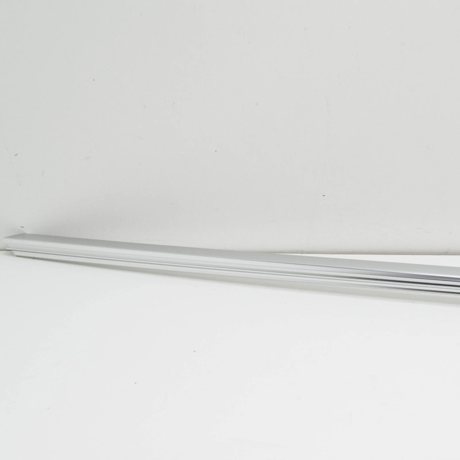 NEW BMW X4 F26 FRONT RIGHT DOOR WINDOW FRAME COVER 51317335624 ORIGINAL