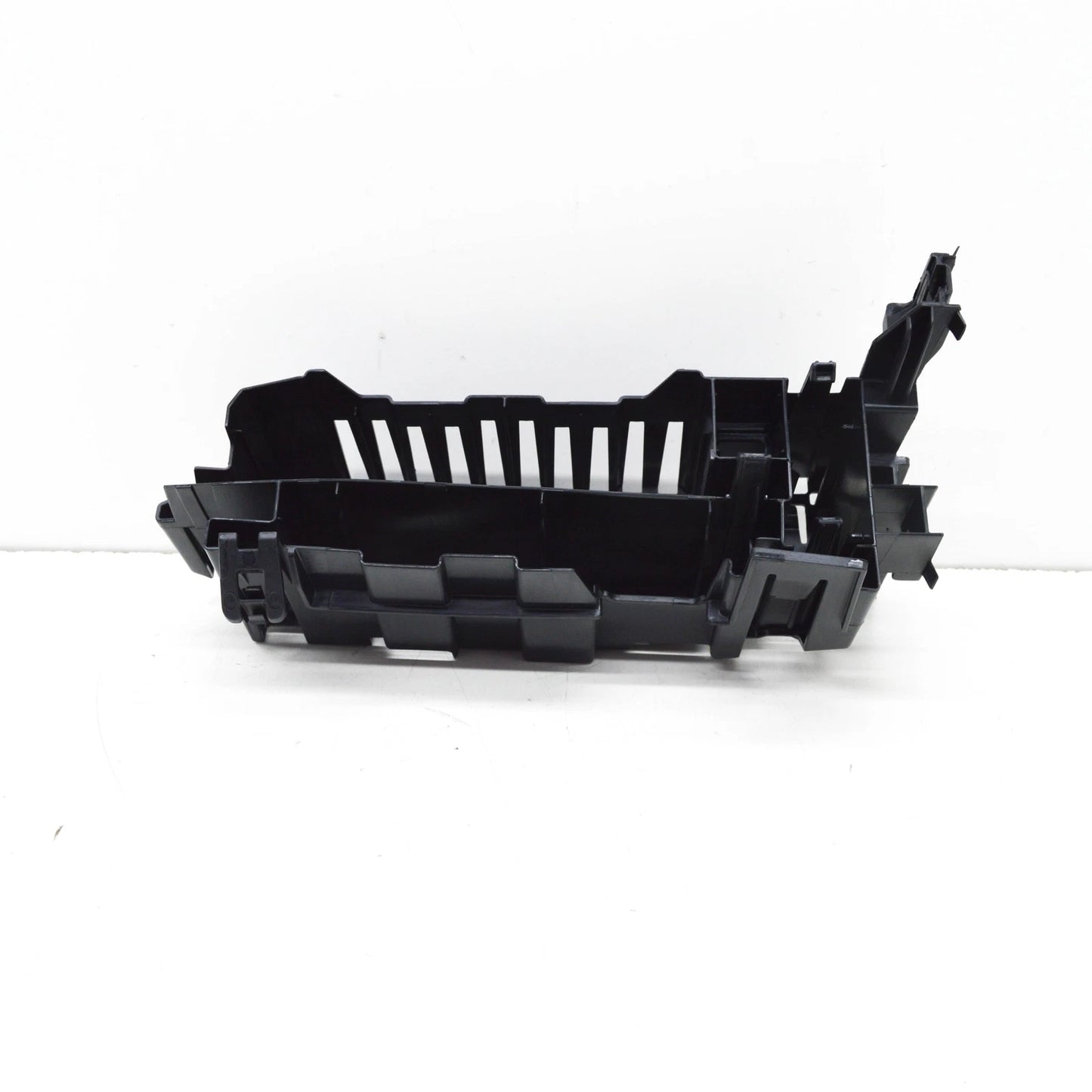 NEW AUDI A3 LIMOUSINE 8Y REAR RIGHT CONTROL UNIT RETAINER 8Y0907390 ORIGINAL