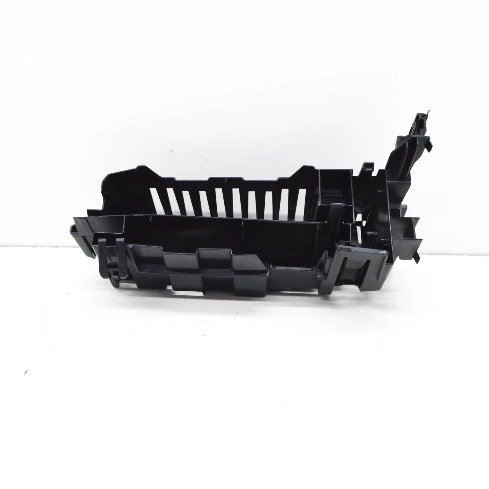 NEW AUDI A3 LIMOUSINE 8Y REAR RIGHT CONTROL UNIT RETAINER 8Y0907390 ORIGINAL