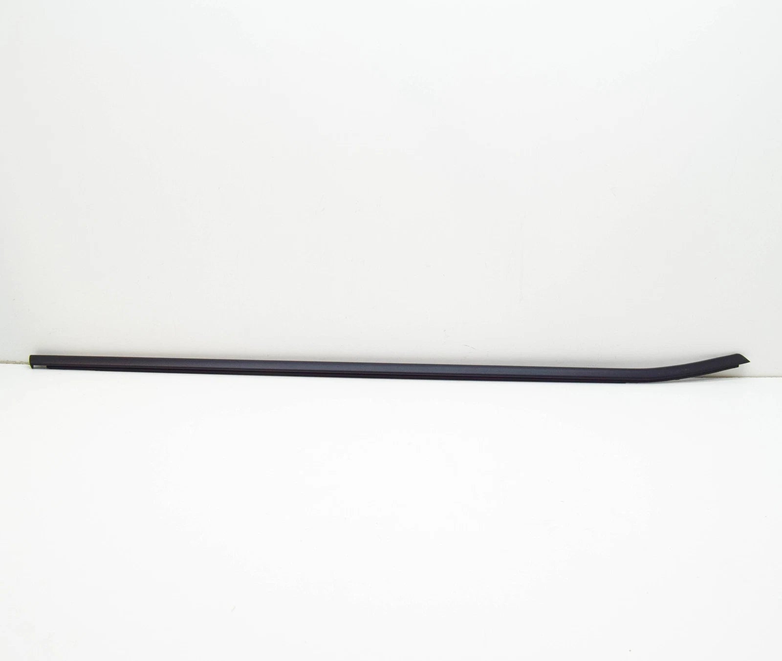 NEW BMW X1 F48 FRONT RIGHT DOOR WINDOW MOLDING 51337349642 ORIGINAL