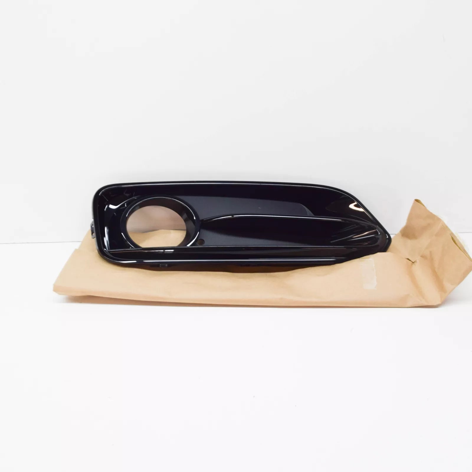 NEW BMW 1 F21 FRONT BUMPER LEFT FOG LIGHT GRILLE 51117371667 ORIGINAL